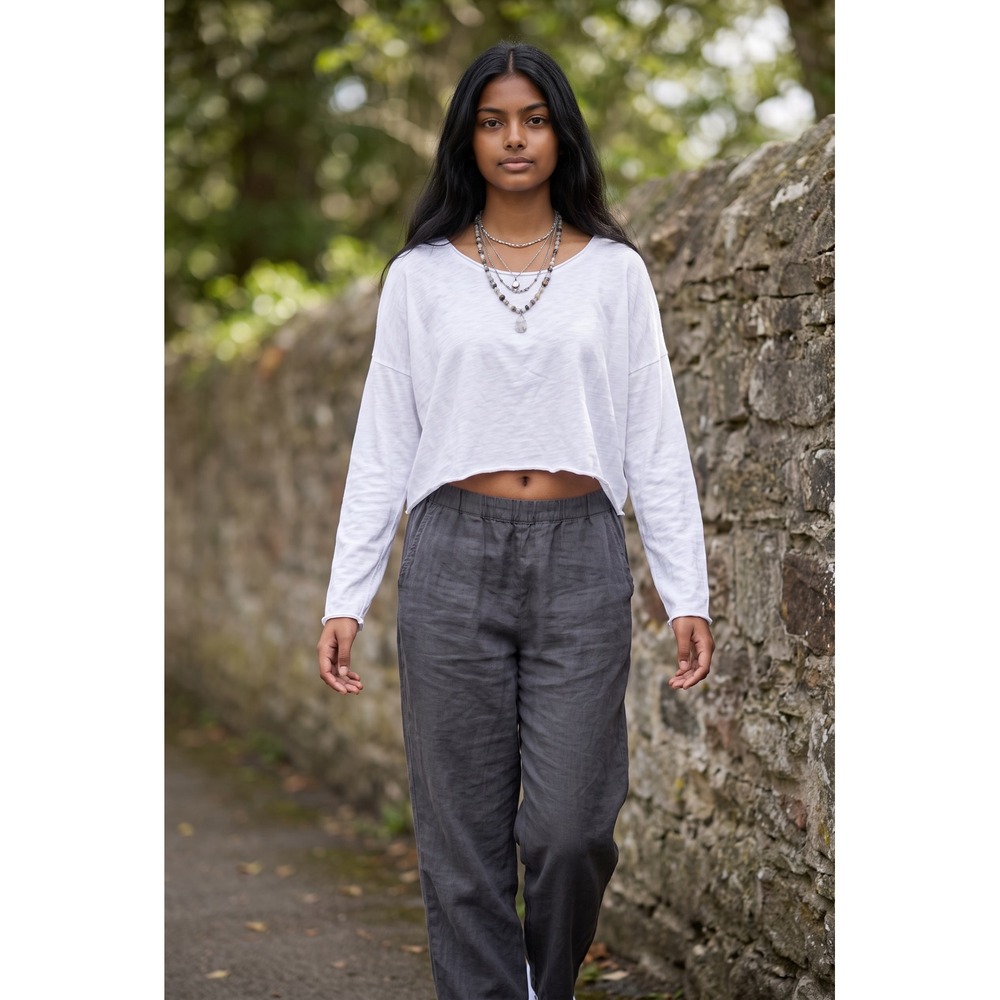 Brandy Melville White Long Sleeve Cropped Knit Sweater Scoop Neck One Size Tween